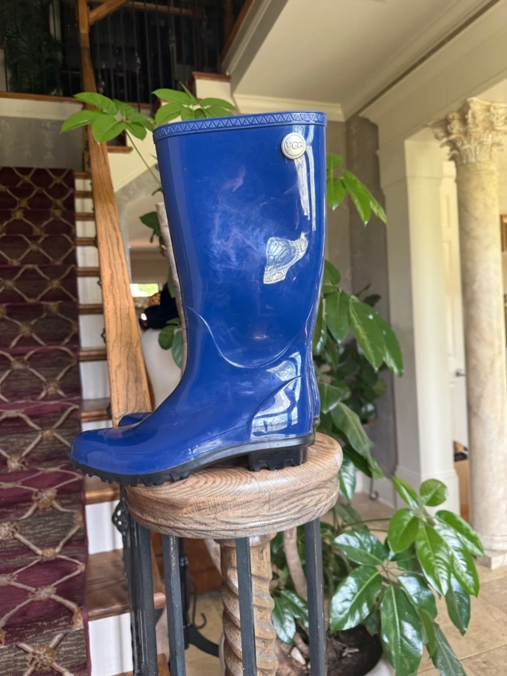 UGGS SHAYE ladies, cobalt blue rain, boot size 7 perfect condition